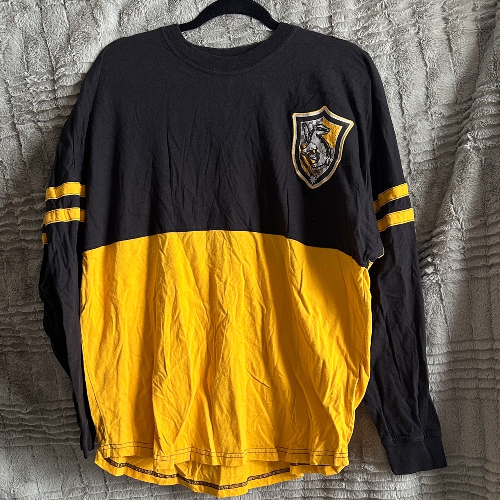 Universal Studios Harry Potter Hufflepuff long sleeve spirit jersey